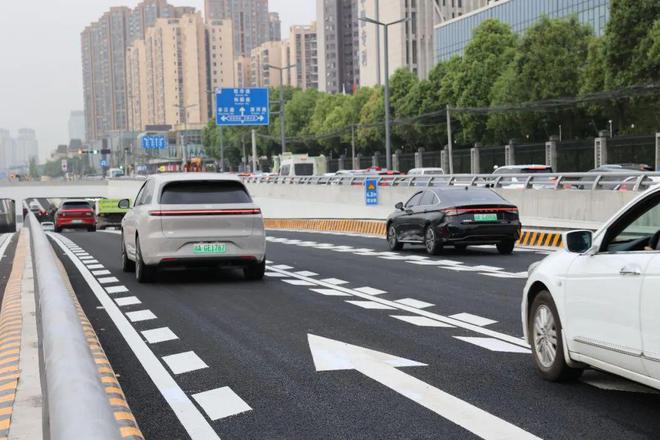 顺路口)下穿隧道半幅通车澳门新葡京剑南大道(长(图3) 顺路口)下穿隧道半幅通车澳门新葡京剑南大道(长(图3)